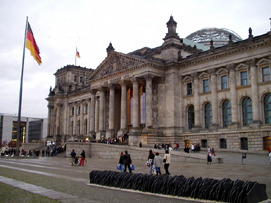 Ort wechselvoller deutscher Geschichte und Entscheidungen, der Reichstag in Berlin. Foto: 2004rds