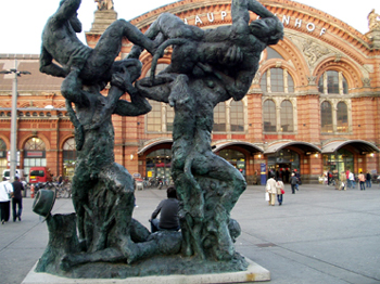 "Affenskulptur" von Jörg Immendorff, Bremen, Hauptbahnhof; Photo: rds2009